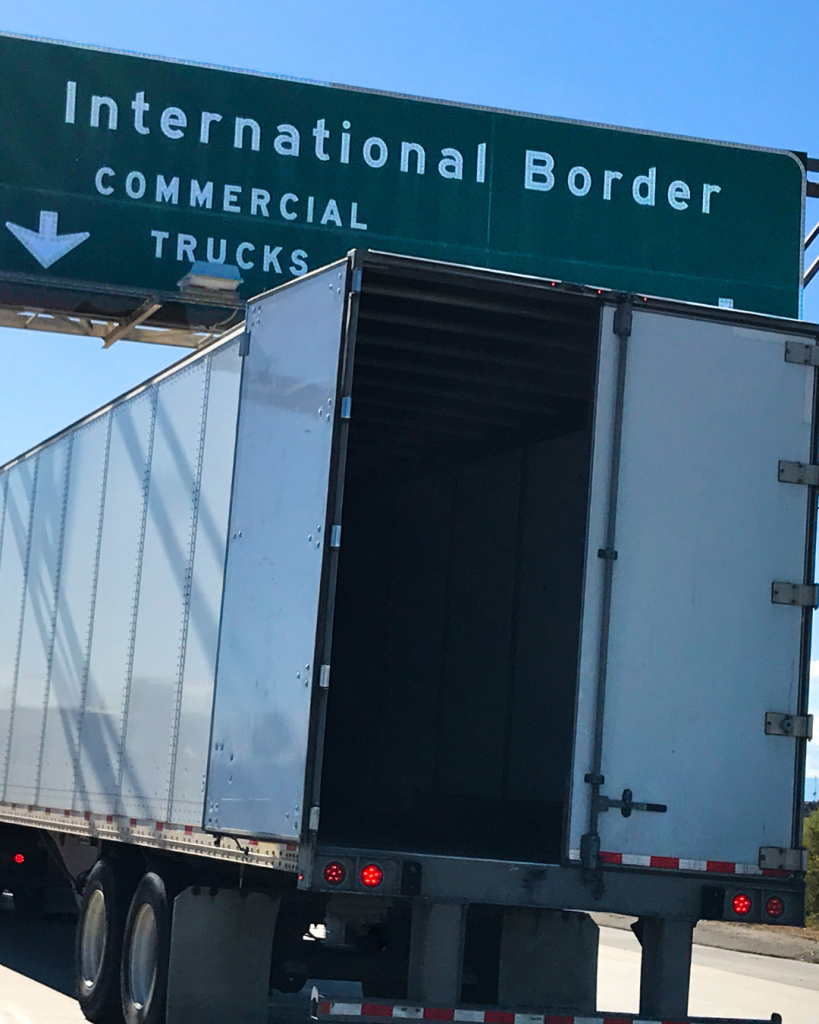 truck crossing border